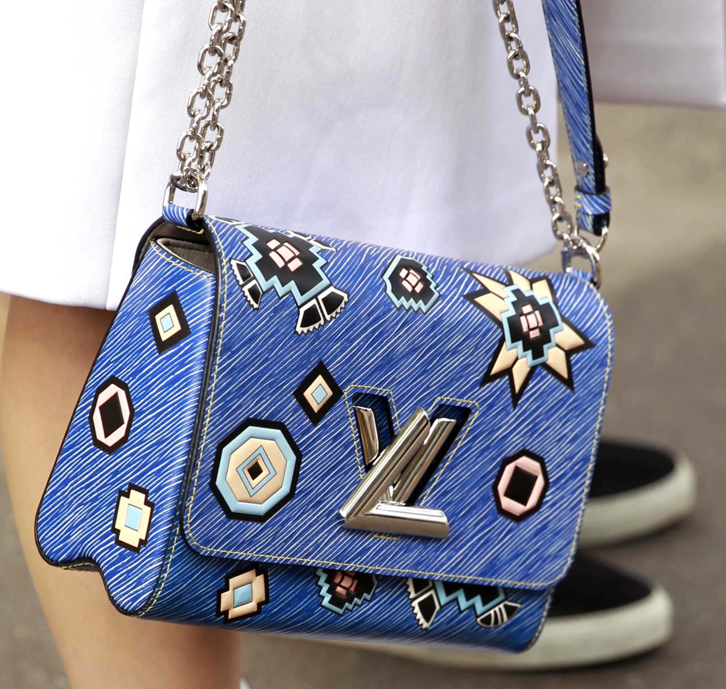 Farbige Luxus-Handtaschen von Gucci, Louis Vuitton und Valentino