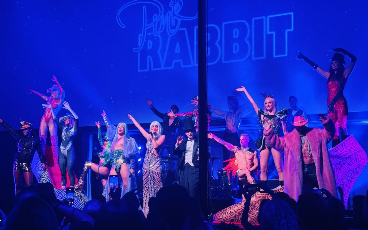 Foto: Pink Rabbit Dinner Show.